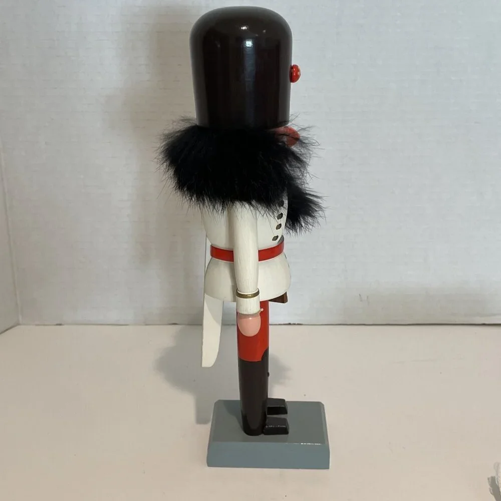 Vintage Erzgebirgische Volkskunst Nutcracker Soldier With Rifle 12